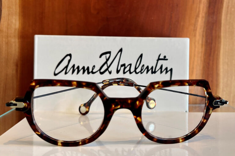 Anne et Valentin Eyewear Model IN LINE